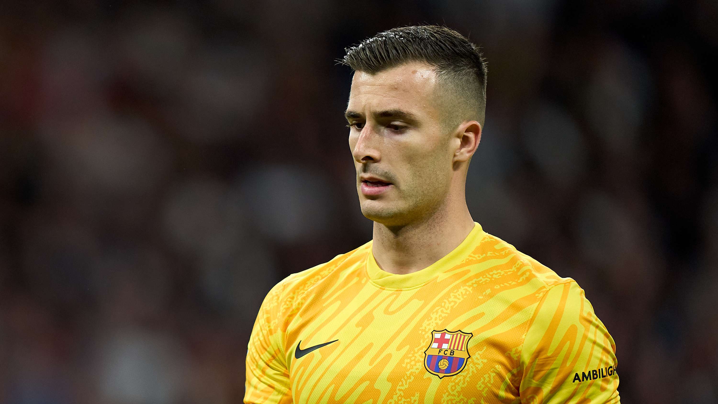 传中让前锋 传中让前锋