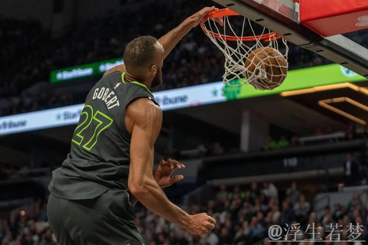 康利妙传 戈贝尔大步轰炸篮筐 康利妙传 戈贝尔大步轰炸篮筐